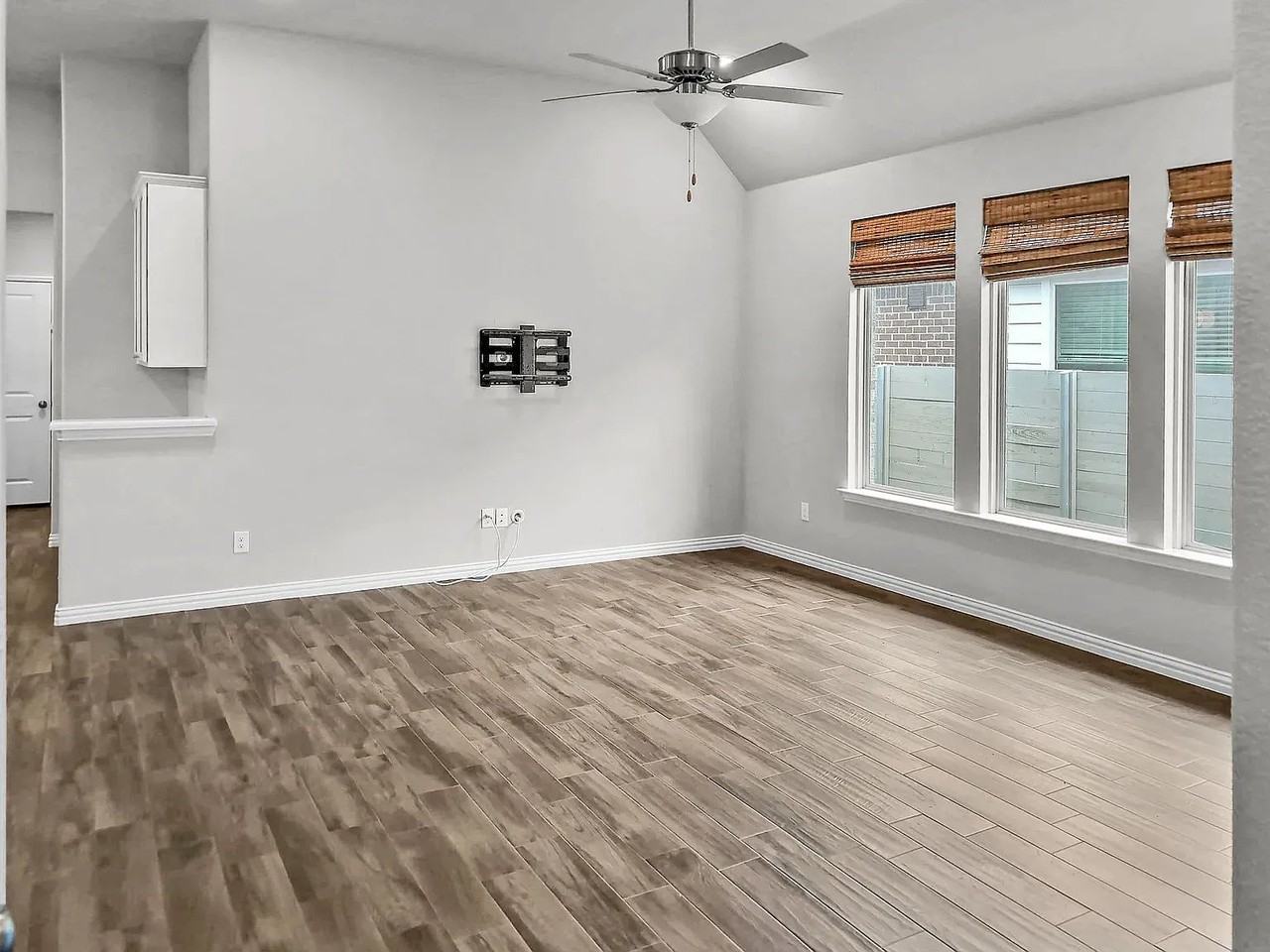 616 8th St - Photo 4 of 17