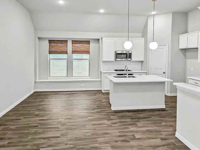 616 8th St - Photo 6 of 17