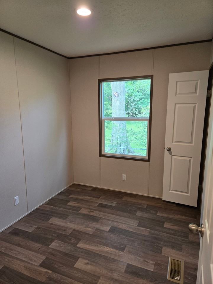 22048 Newton Dr - Photo 3 of 7