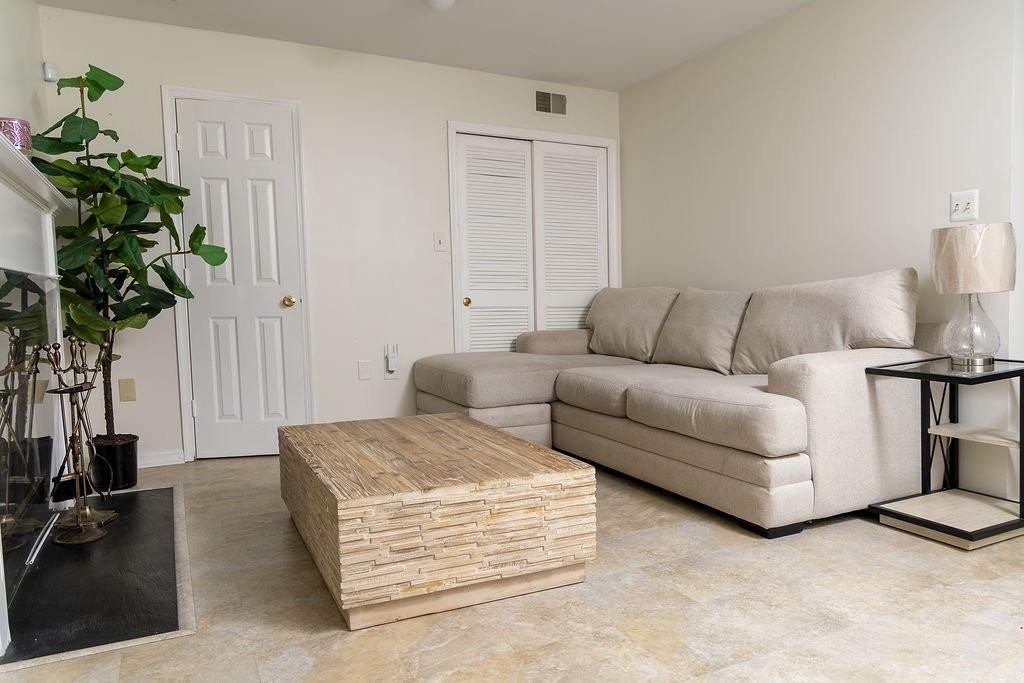 16015 Elegant Ct - Photo 4 of 20