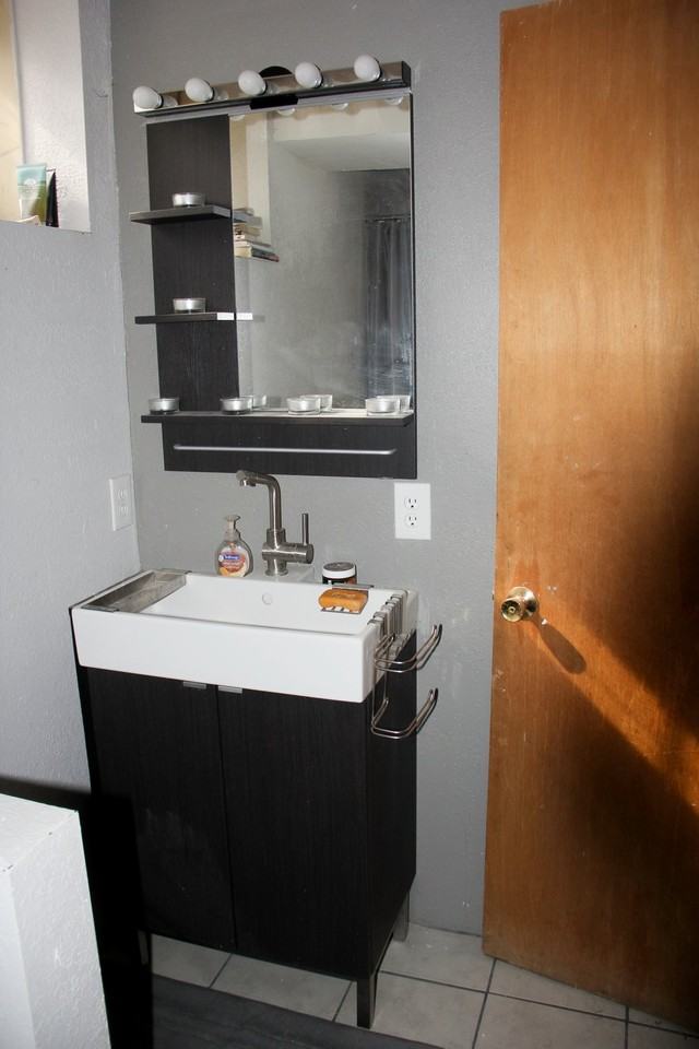 1495 S Grape St - Photo 3 of 20