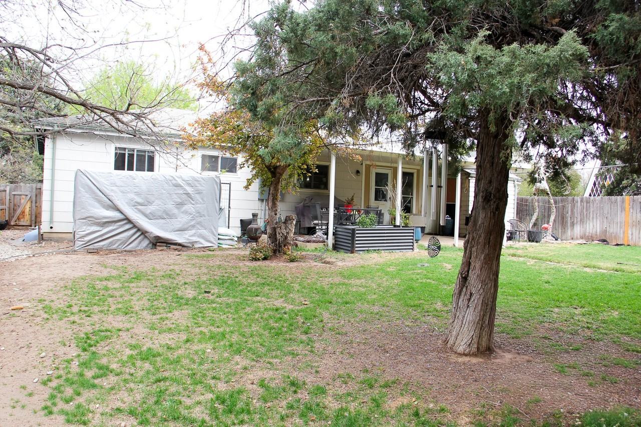 1495 S Grape St - Photo 7 of 36