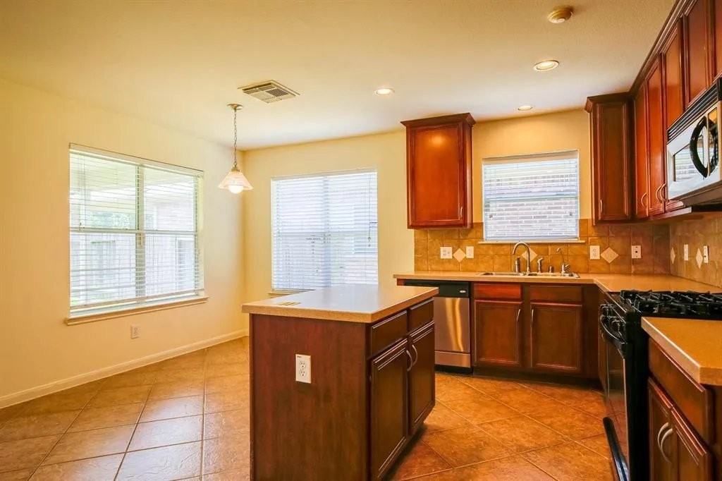 17031 Sperry Landing Dr - Photo 5 of 18