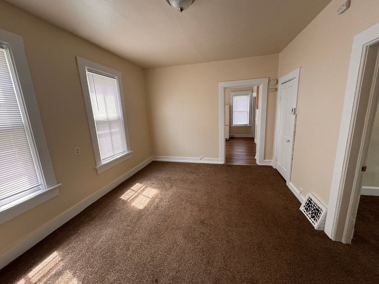1531 S 30th St - Photo 6 of 12