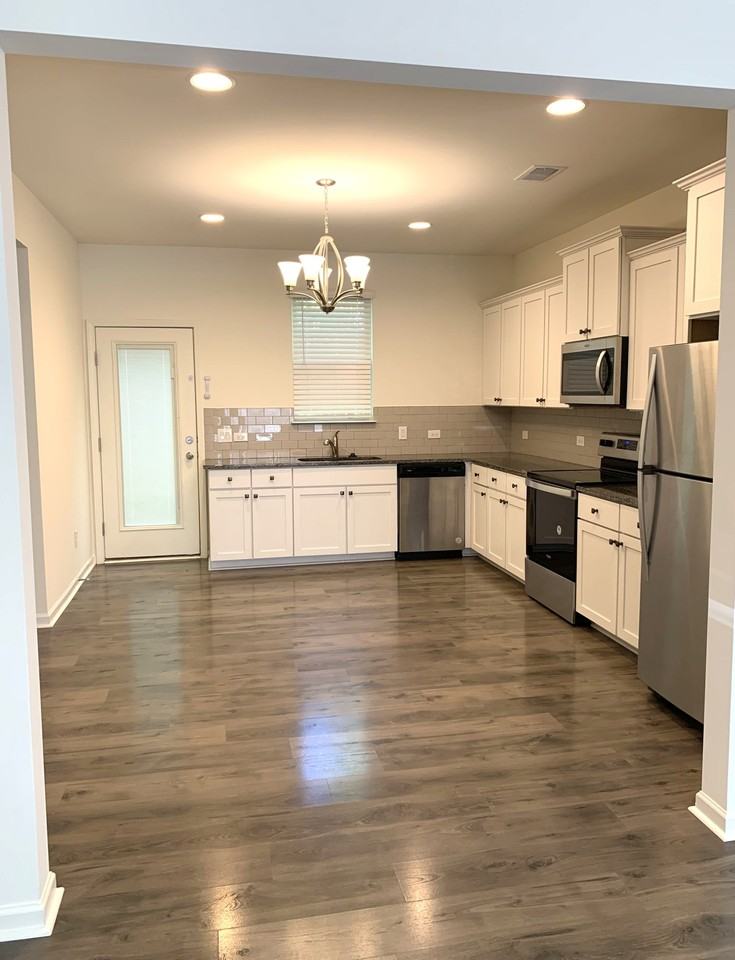 215 Banbury Ln - Photo 2 of 21