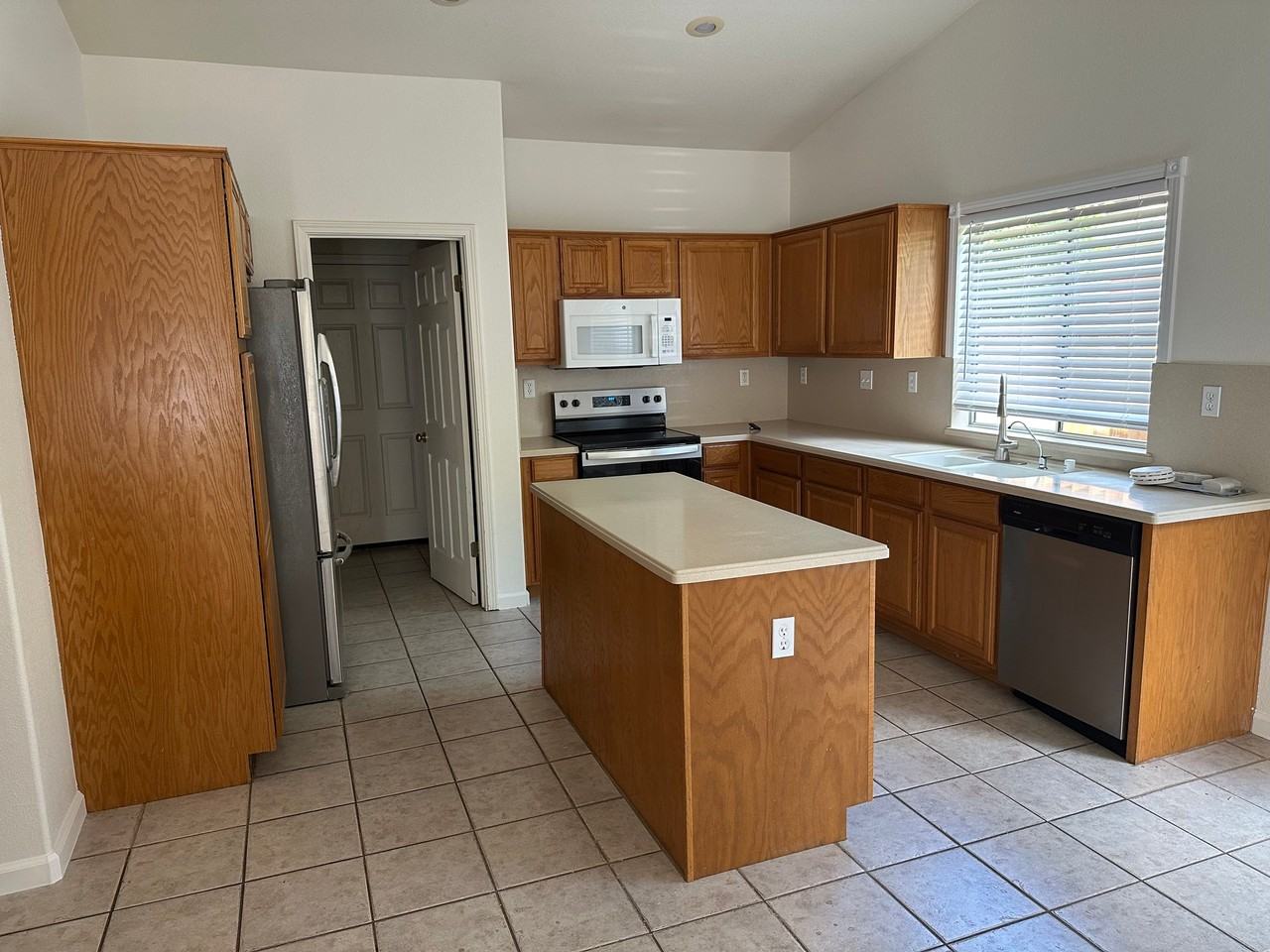 6360 Raspberry Ct - Photo 4 of 10