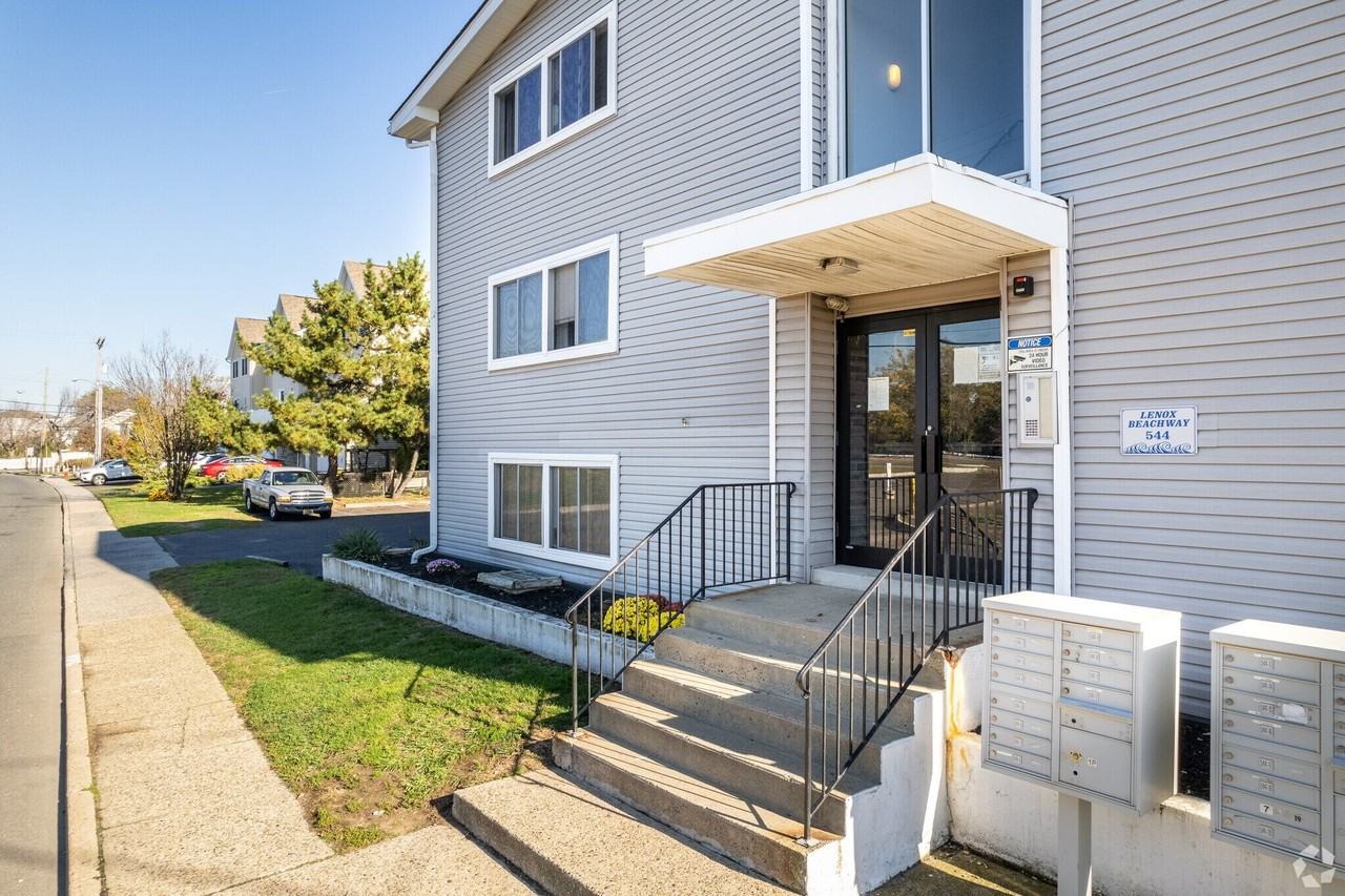544 Beachway Ave #A1 - Photo 7 of 9