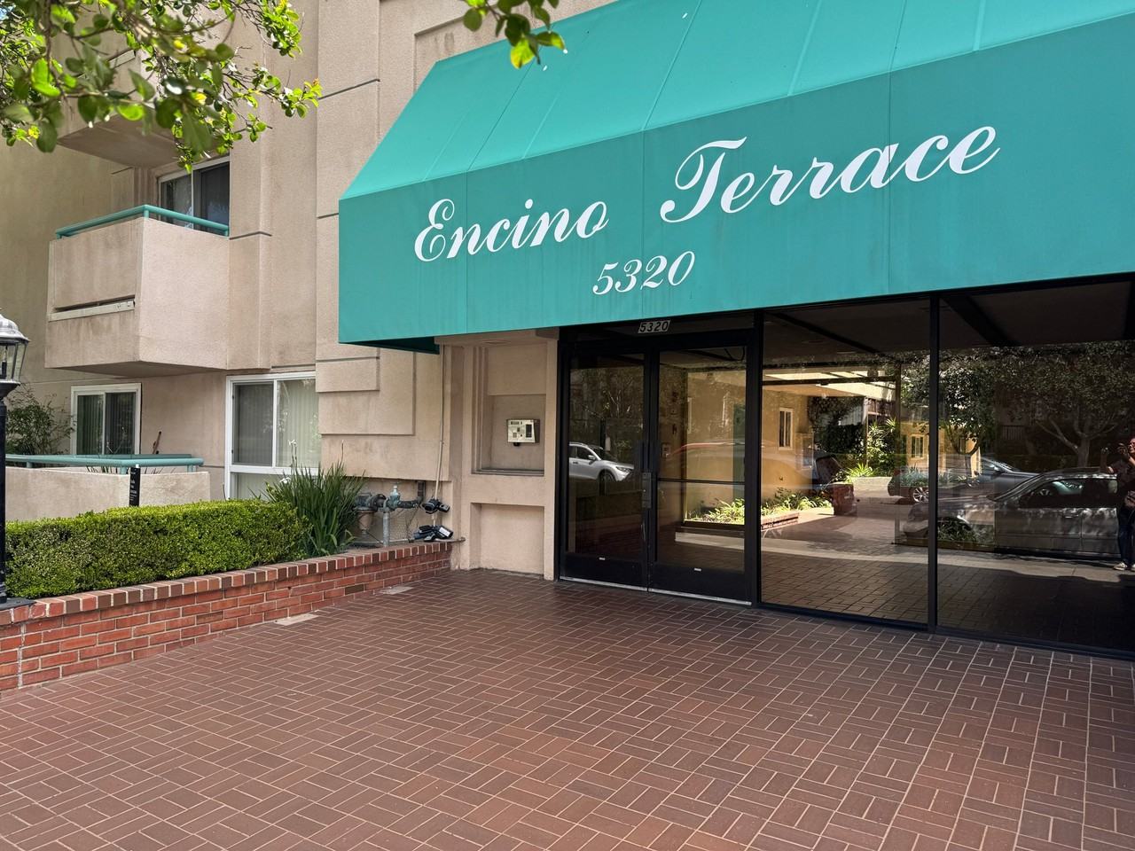 5320 Zelzah Ave #208