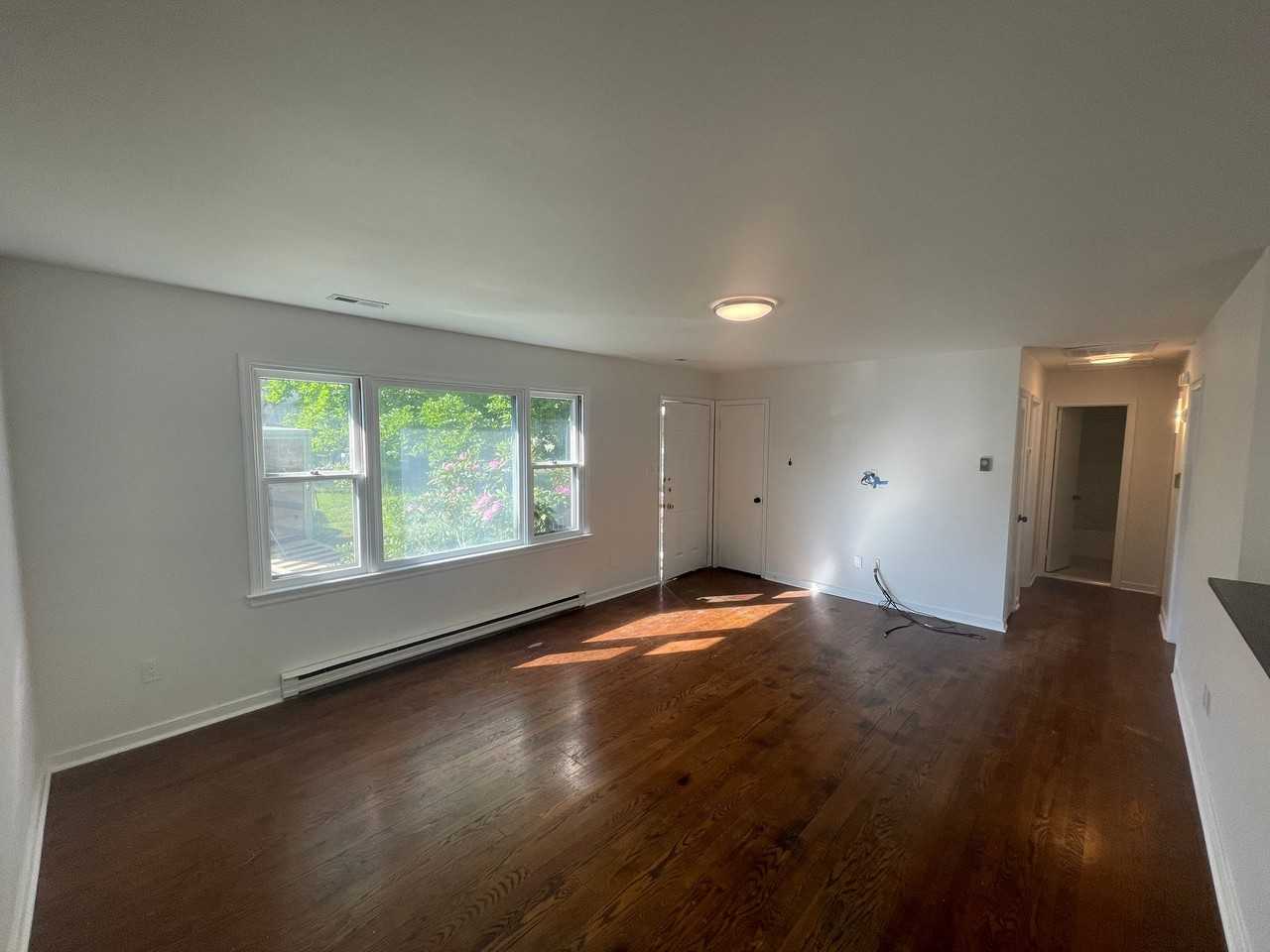 239 N Mapleleaf Ave - Photo 3 of 16