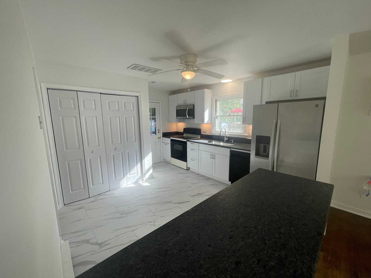 239 N Mapleleaf Ave - Photo 4 of 16