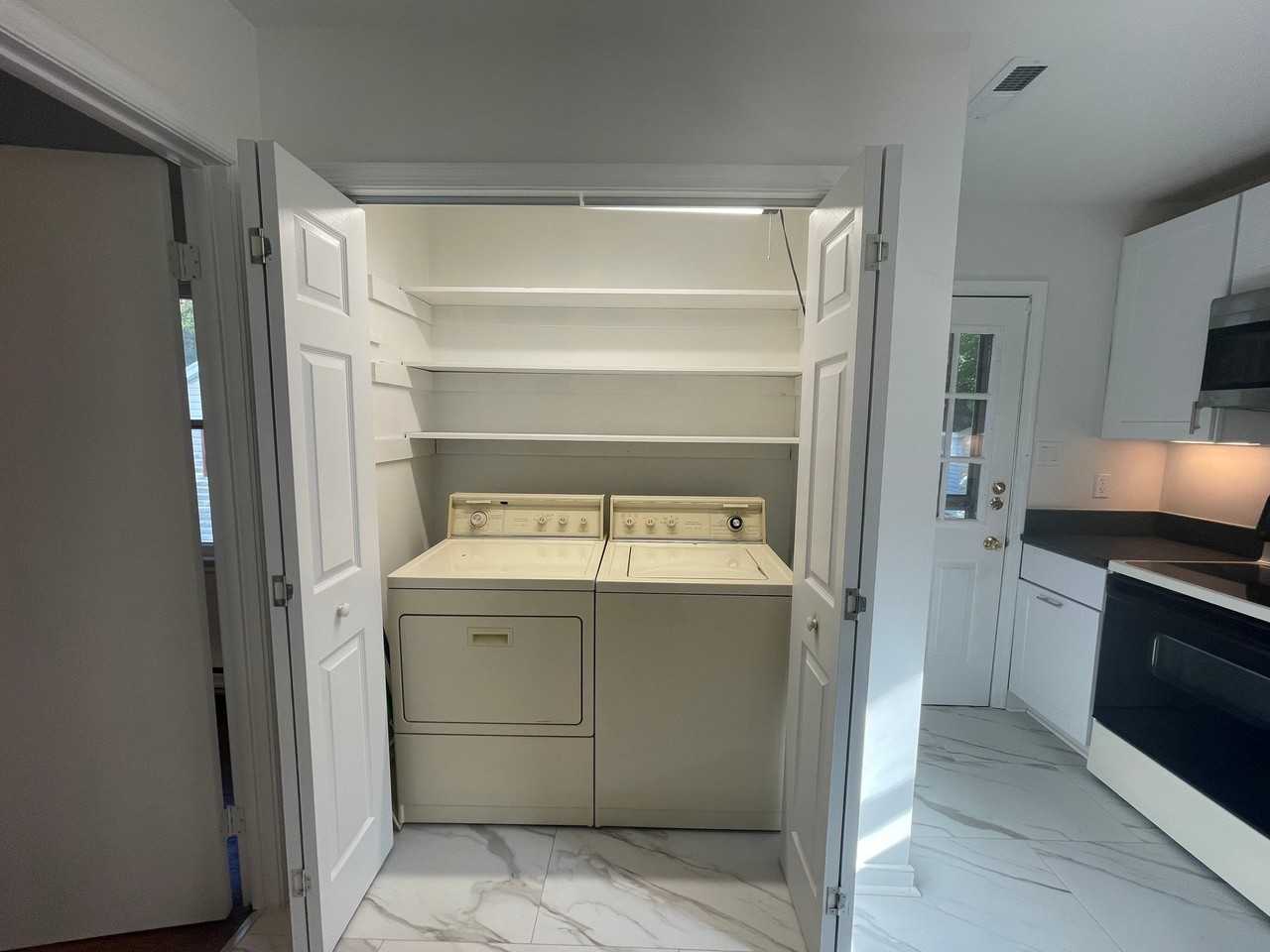 239 N Mapleleaf Ave - Photo 6 of 16