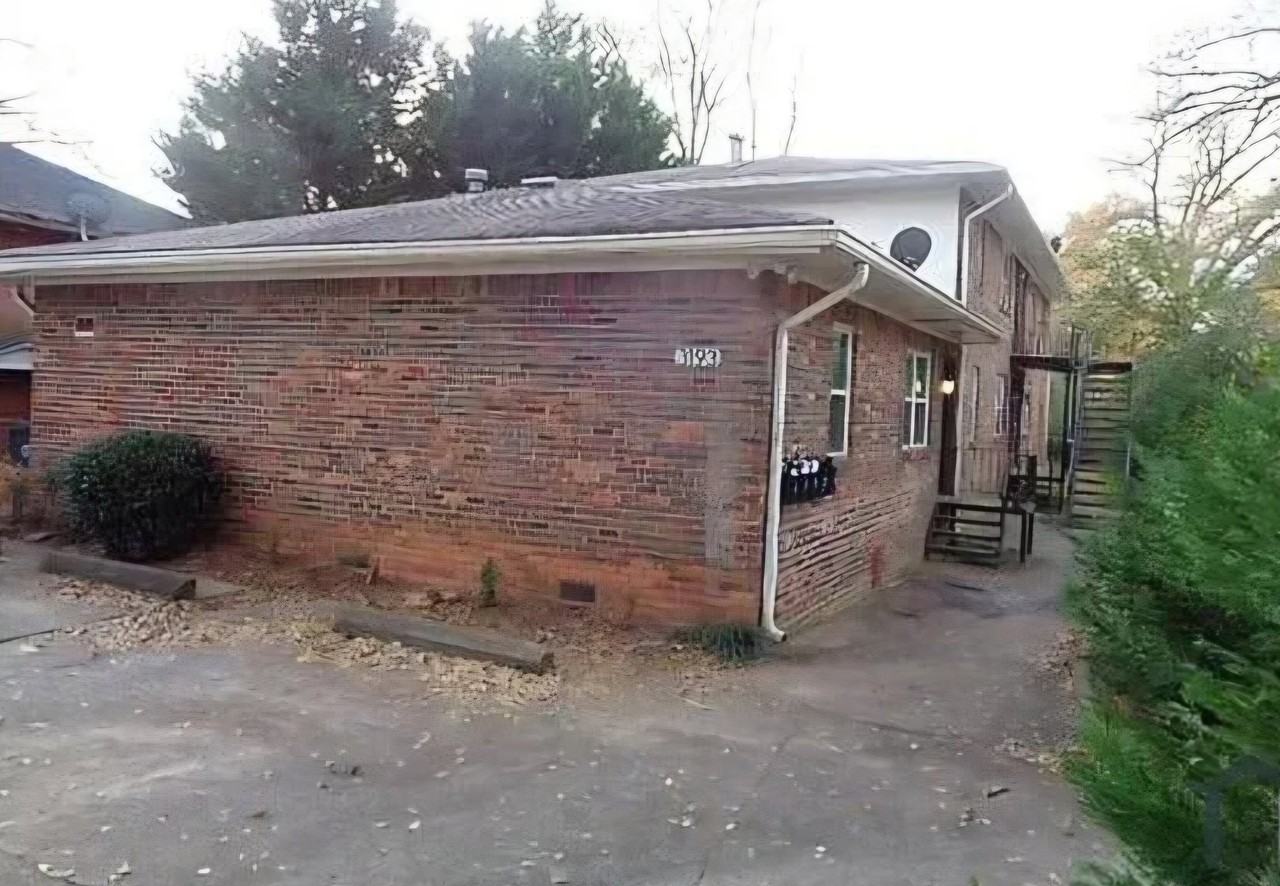 3193 E Point St #4