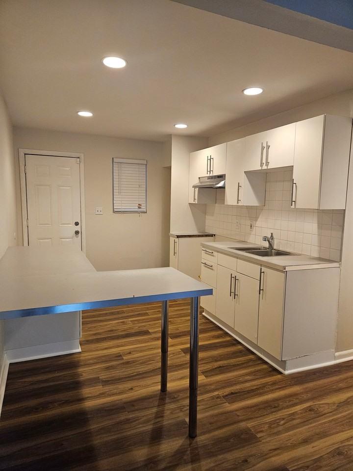 3193 E Point St #4 - Photo 4 of 12