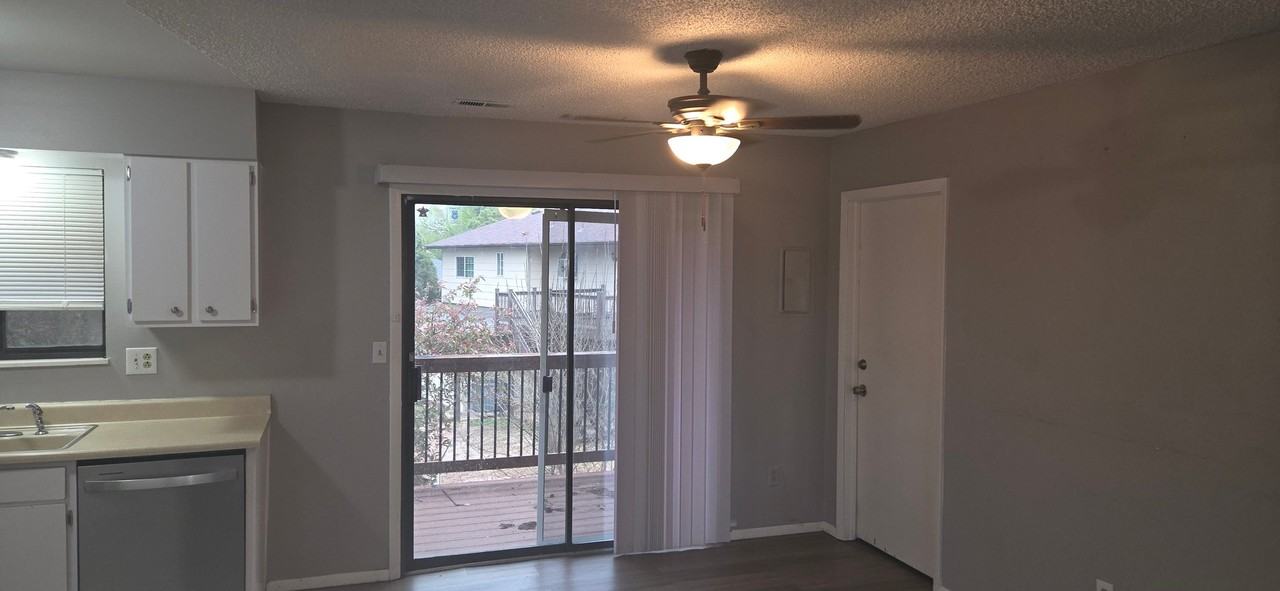 6729 Dublin Loop W - Photo 7 of 12