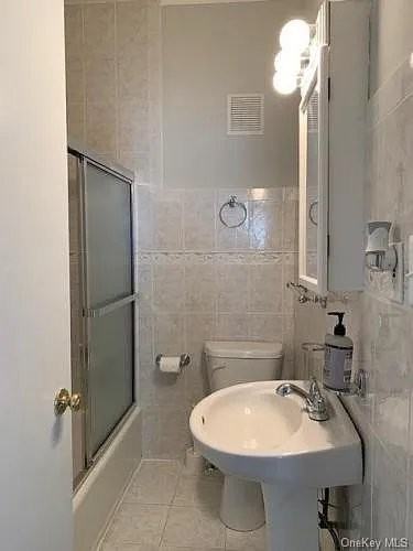 74 Cloverdale Ave - Photo 5 of 11