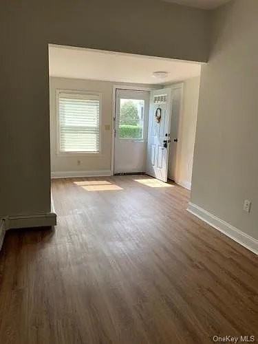 74 Cloverdale Ave - Photo 7 of 11