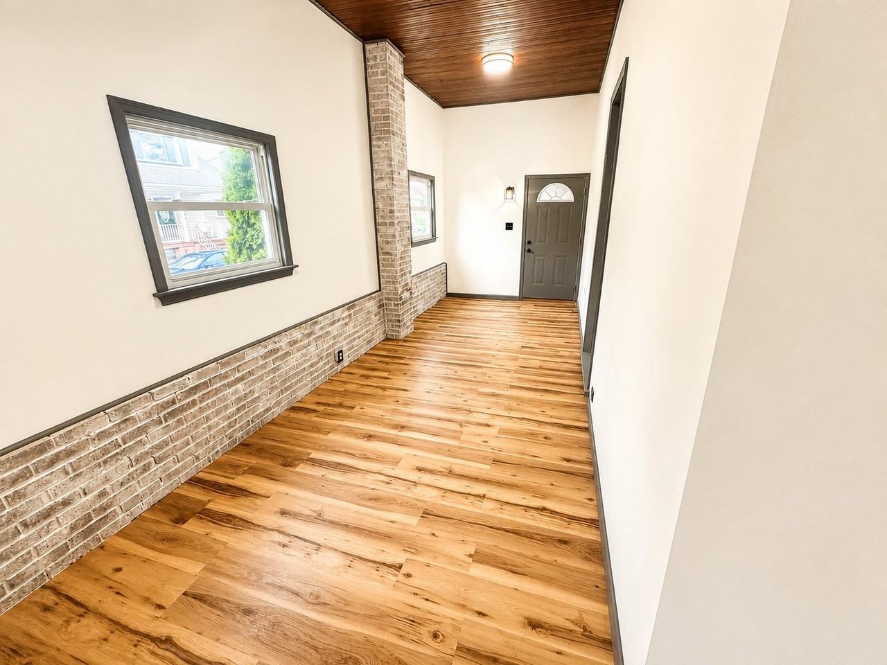 946 29th St - Photo 3 of 12