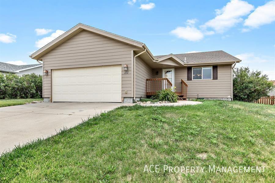 251 Grandeur Ln - Photo 2 of 13
