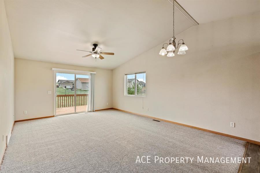 251 Grandeur Ln - Photo 5 of 13
