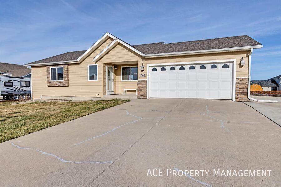 240 Grandeur Ln - Photo 2 of 17