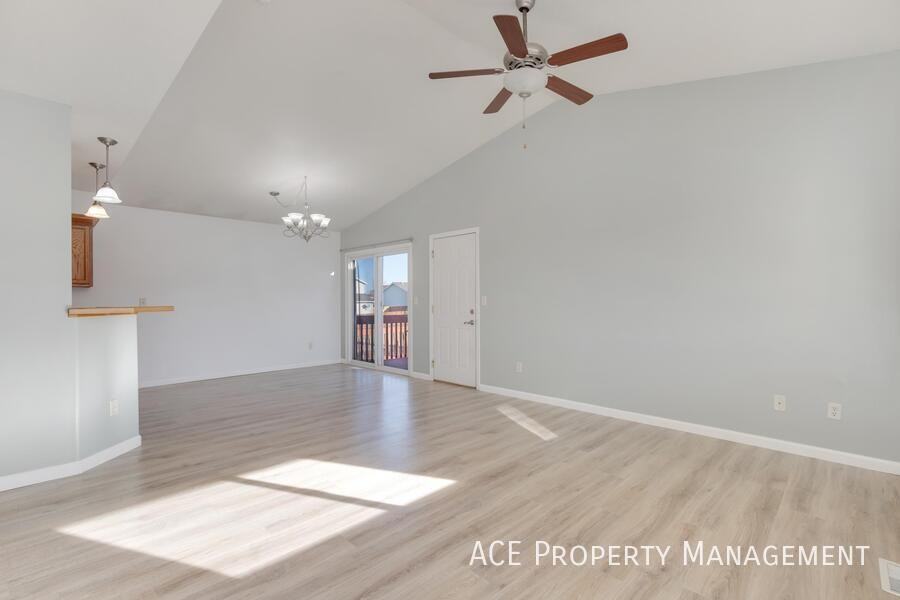 240 Grandeur Ln - Photo 4 of 17