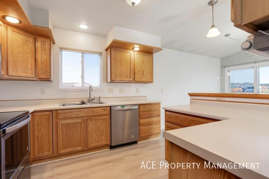 240 Grandeur Ln - Photo 7 of 17