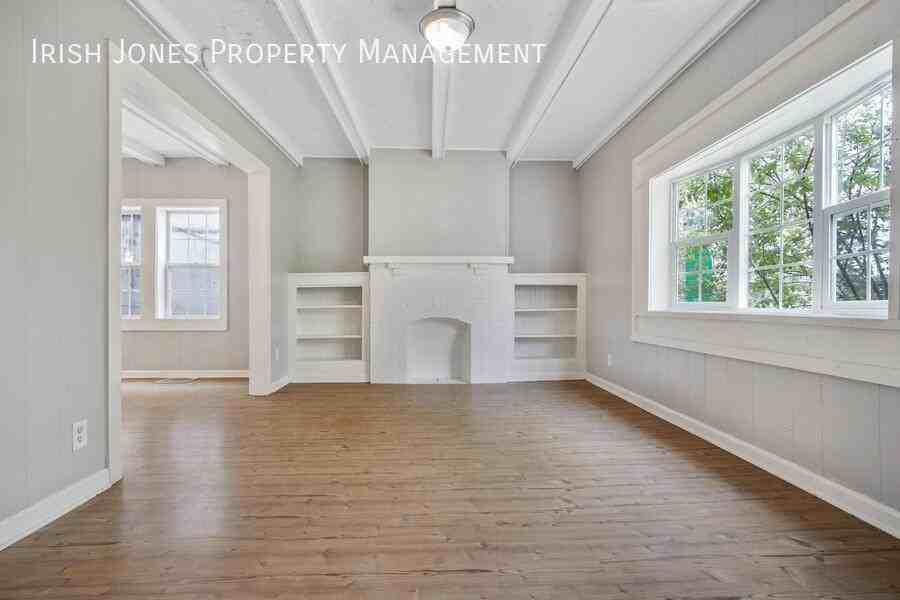 2522 Delaware Ave