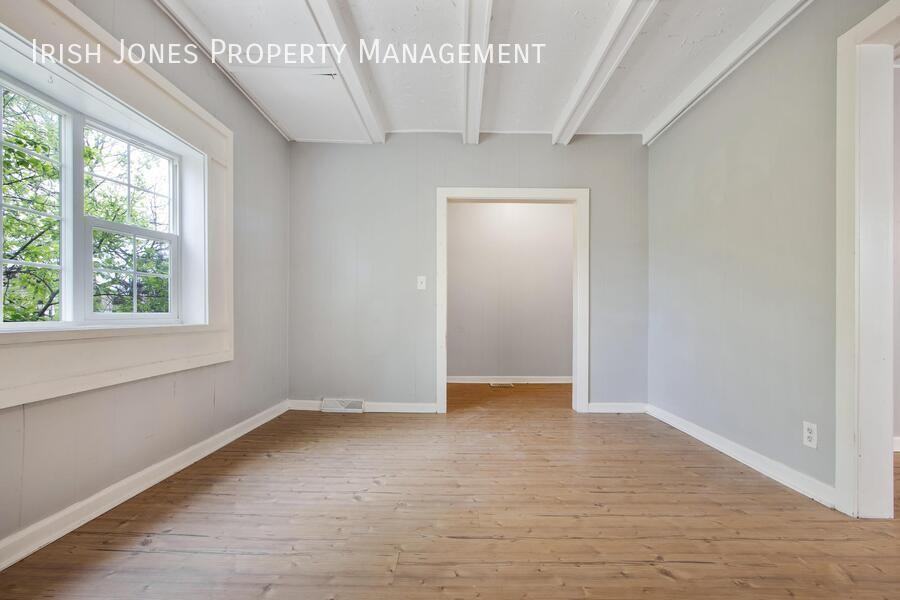 2522 Delaware Ave - Photo 4 of 16