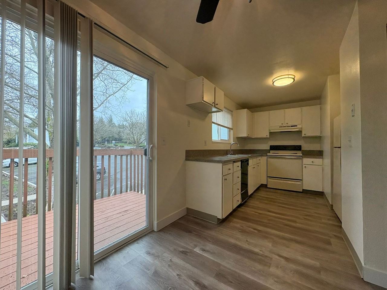 Jamestowne Plaza Apartments - Photo 3 of 10