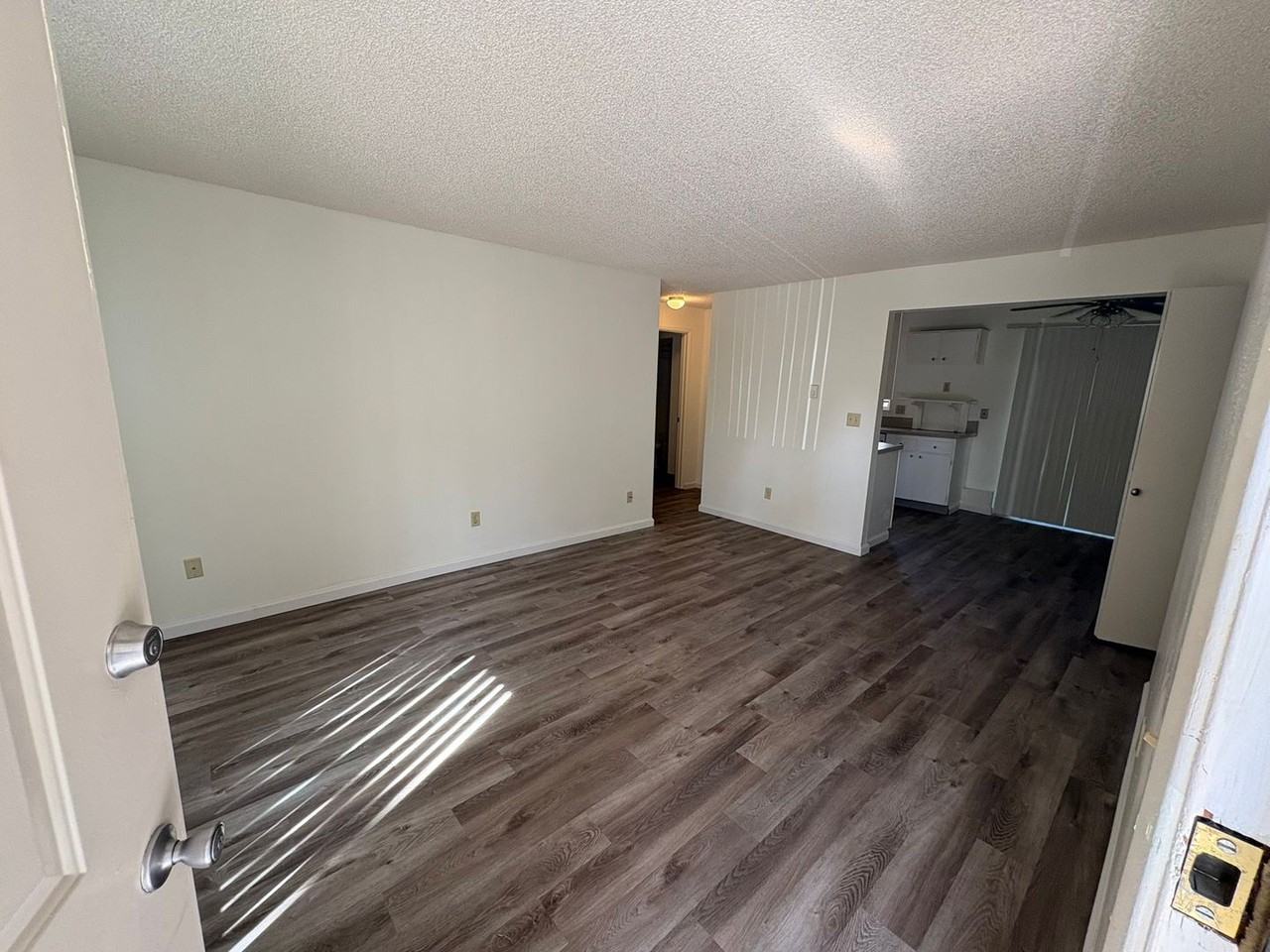 Jamestowne Plaza Apartments - Photo 6 of 10
