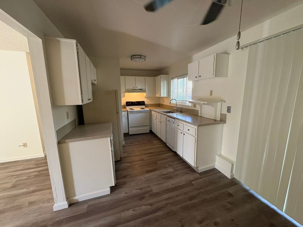 Jamestowne Plaza Apartments - Photo 7 of 10