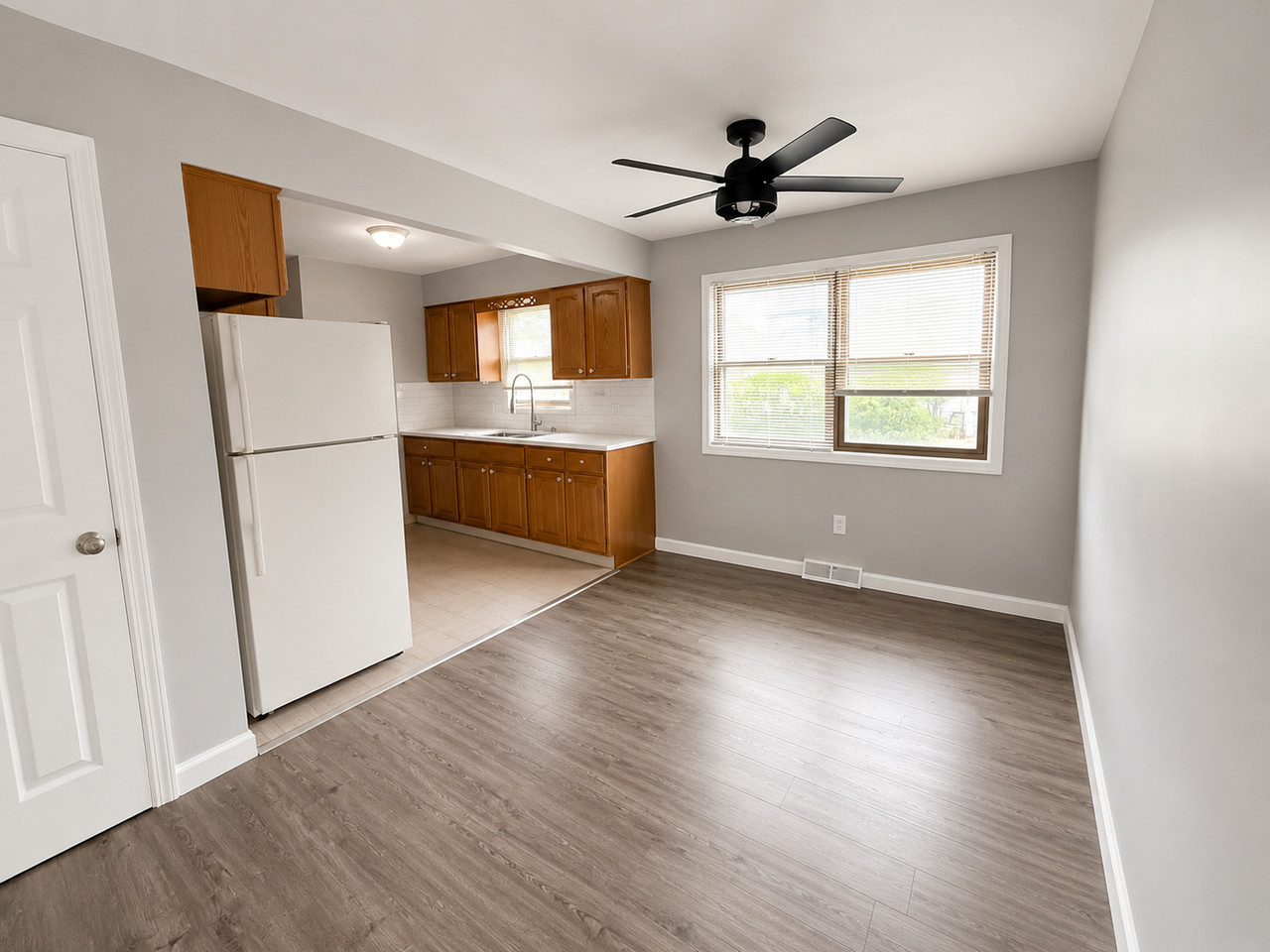 2737 Burton St Se - Photo 4 of 17