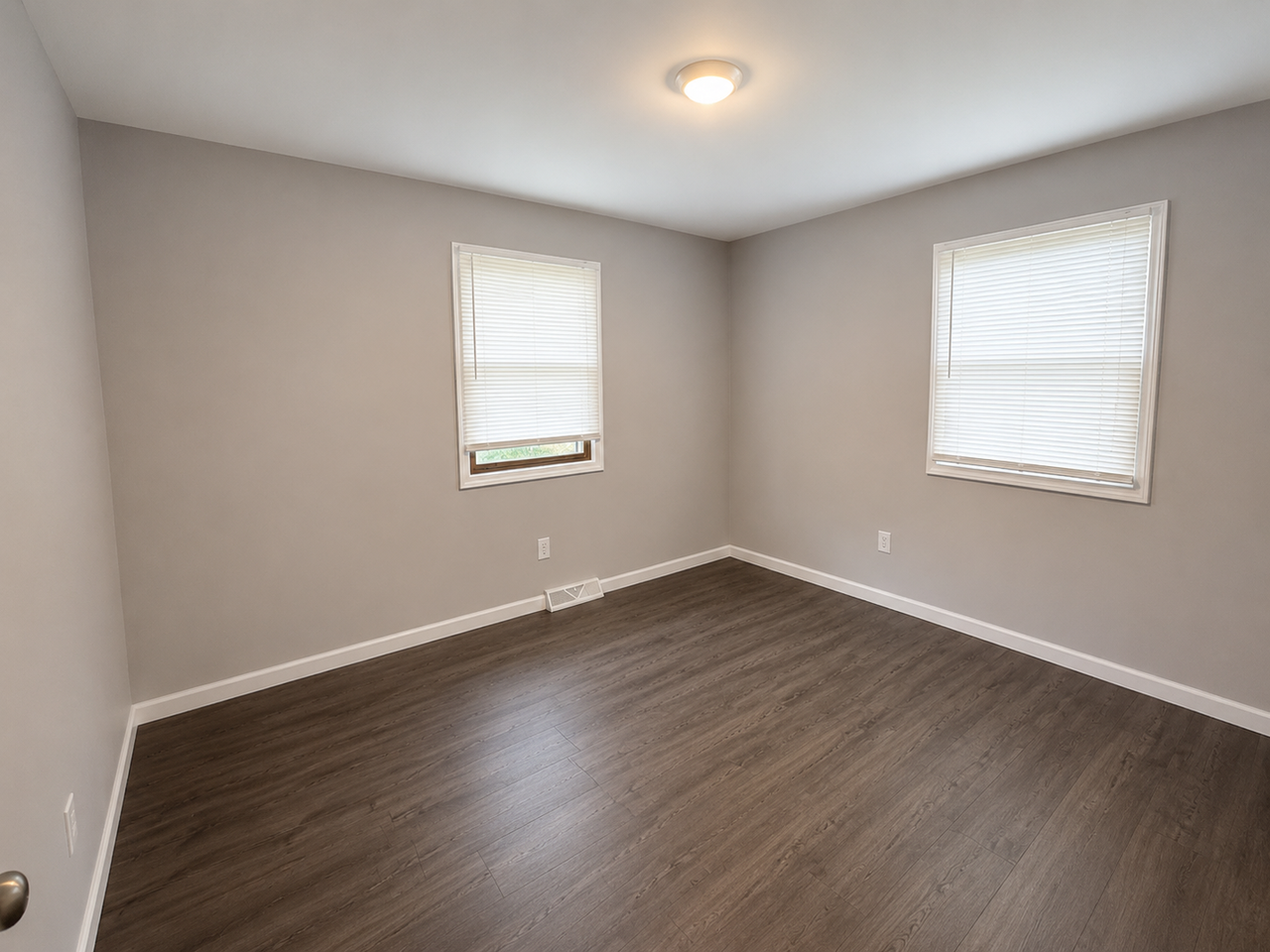 2737 Burton St Se - Photo 6 of 17