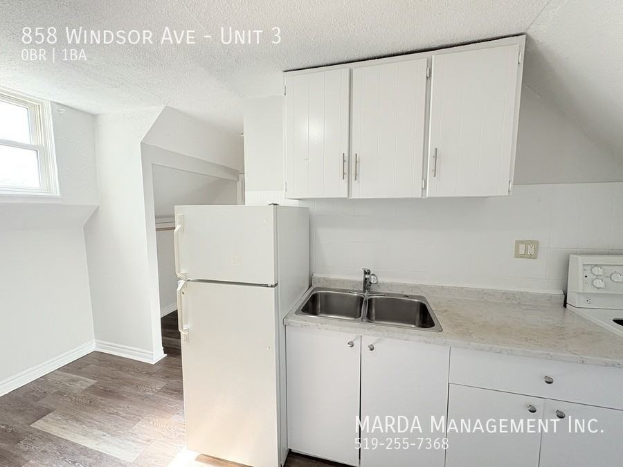 858 Windsor Ave #3 - Photo 3 of 16