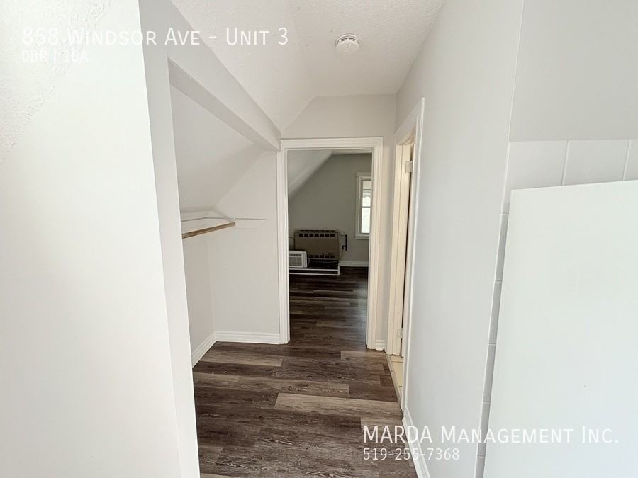 858 Windsor Ave #3 - Photo 4 of 16