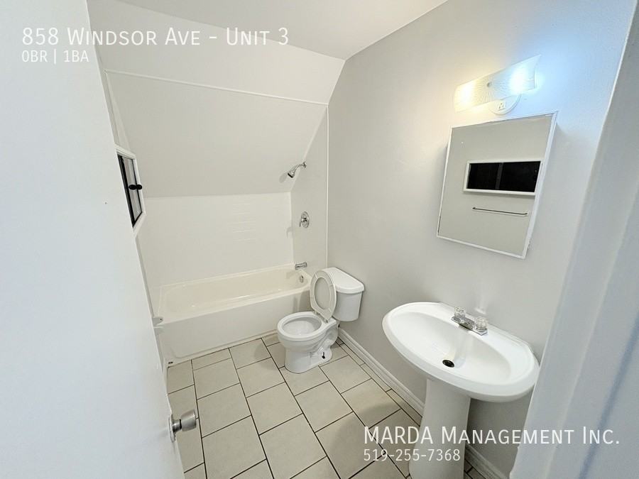 858 Windsor Ave #3 - Photo 7 of 16