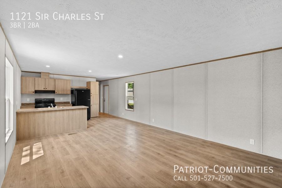 1121 Sir Charles St - Photo 3 of 20