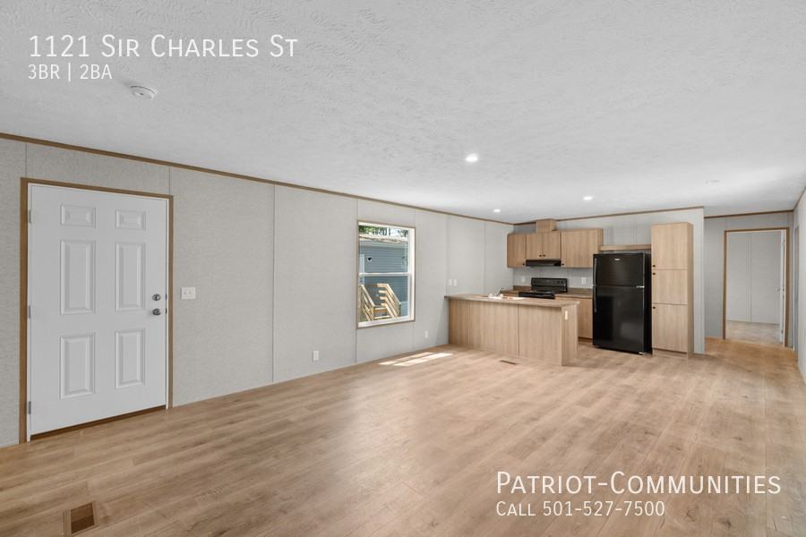 1121 Sir Charles St - Photo 4 of 20
