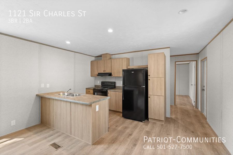 1121 Sir Charles St - Photo 5 of 20