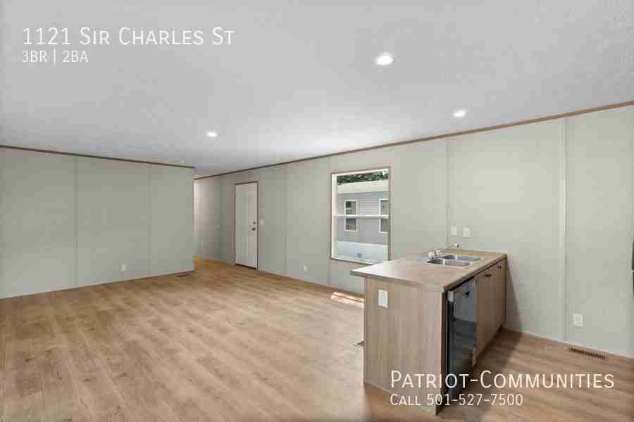 1121 Sir Charles St - Photo 6 of 20