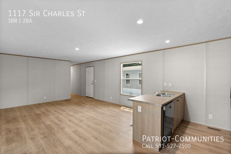 1117 Sir Charles St - Photo 6 of 20