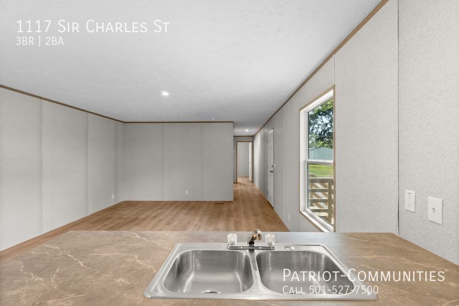 1117 Sir Charles St - Photo 7 of 20