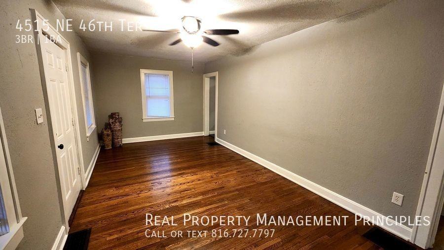 4515 Ne 46th Ter - Photo 4 of 24