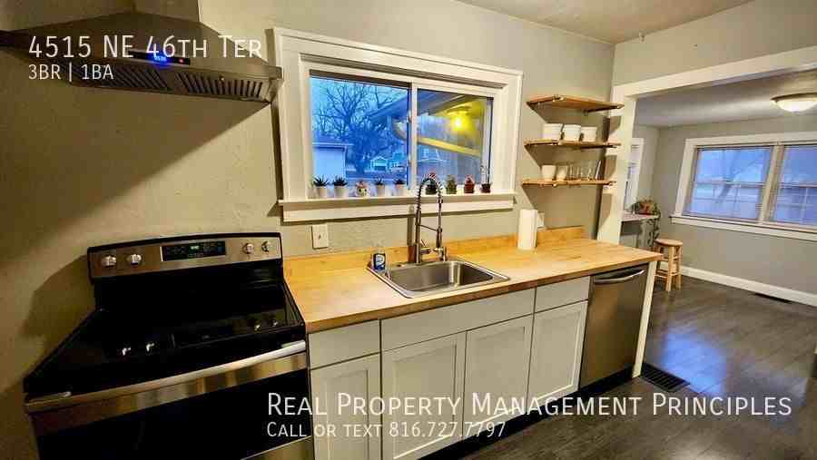 4515 Ne 46th Ter - Photo 5 of 24