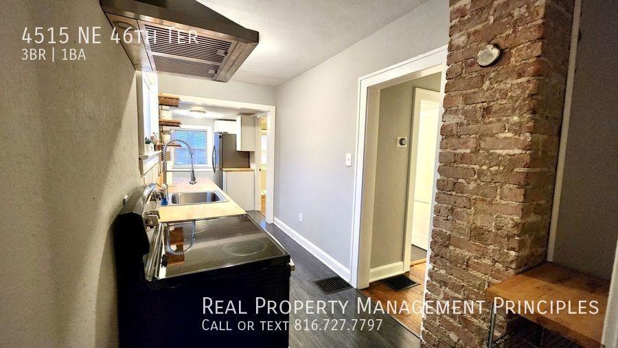 4515 Ne 46th Ter - Photo 6 of 24