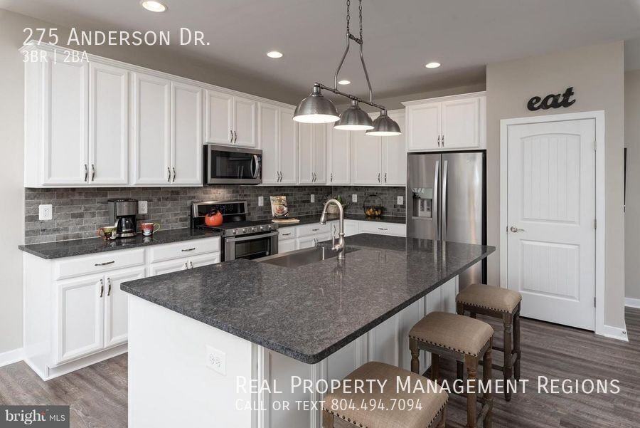 275 Anderson Dr - Photo 3 of 23