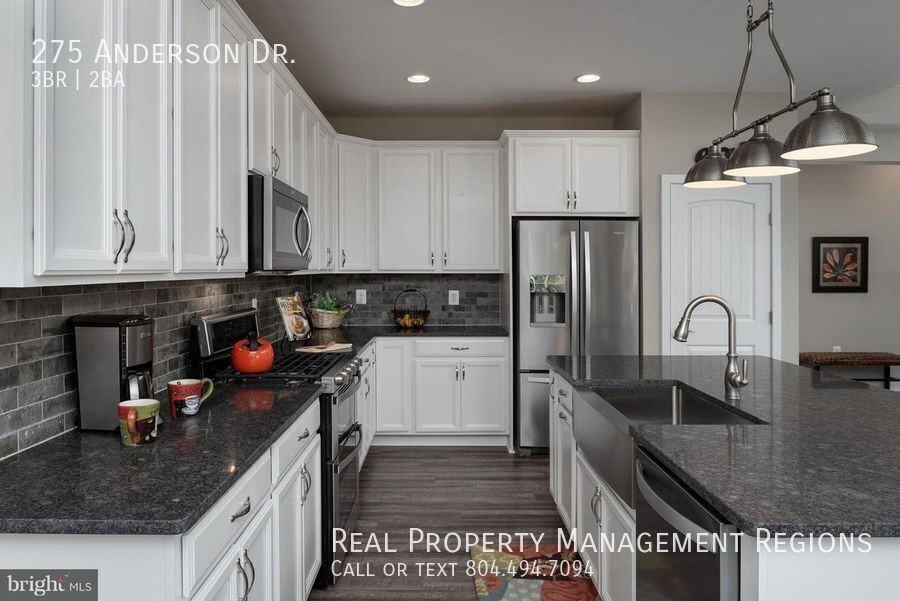 275 Anderson Dr - Photo 4 of 23