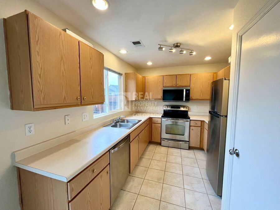 15605 E 51st Pl - Photo 3 of 13