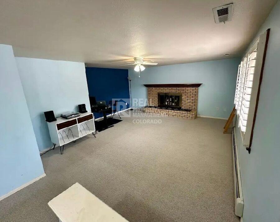 2628 Glendevey Dr - Photo 2 of 23