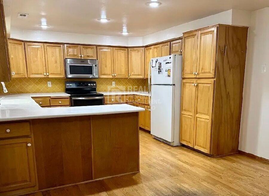 2628 Glendevey Dr - Photo 4 of 23